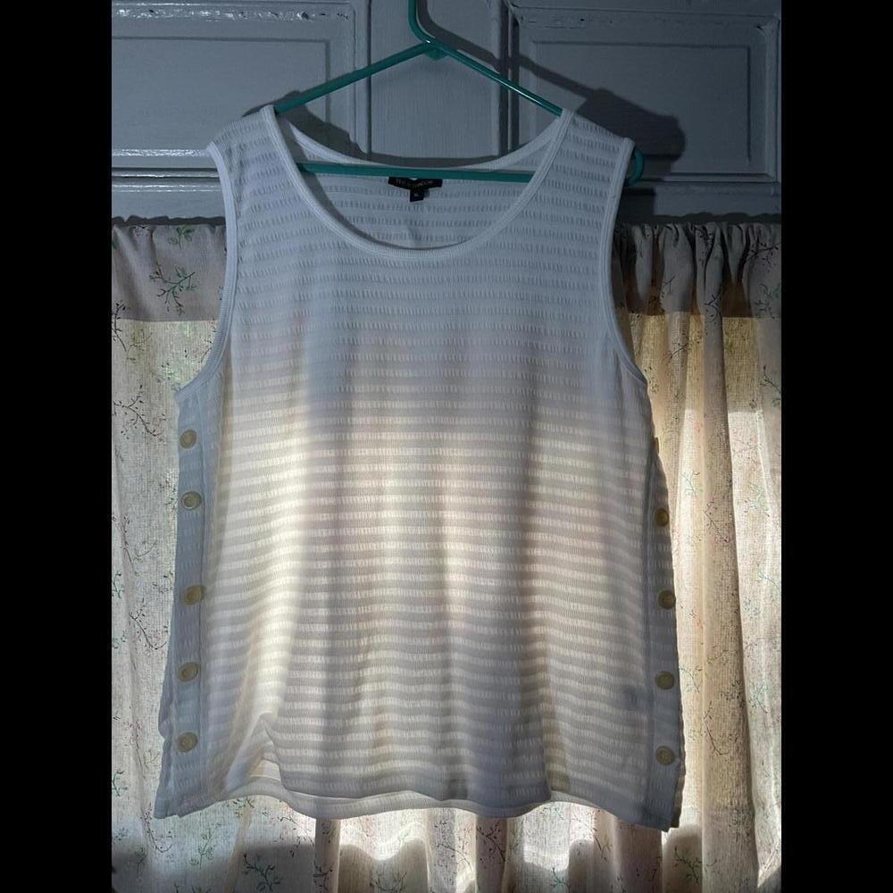 Tint and Shadow White Textured Sleeveless Blouse with side ButtonS XL - Picture 3 of 8